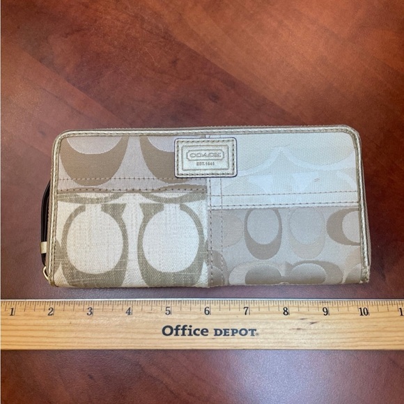 Coach Poppy Wallet - Picture 9 of 11